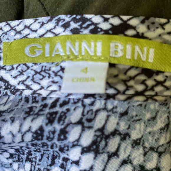 Gianni Bini silk style, satin like skirt, navy blue/white lizard print - Picture 4 of 5